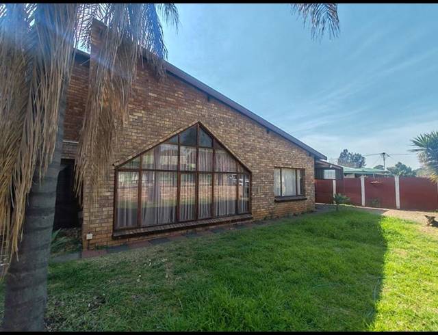 3 BEDROOM HOUSE FOR SALE IN DASPOORT ESTATE